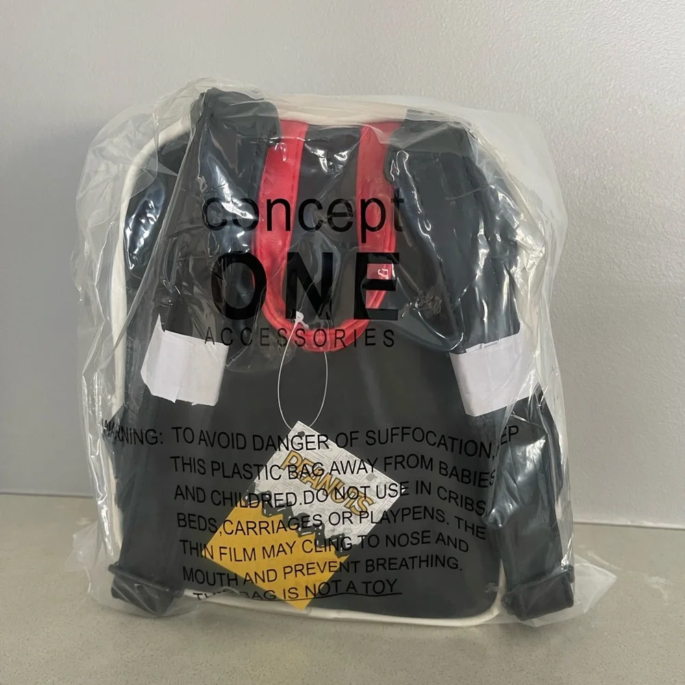 Snoopy mini backpack! - Picture 2 of 7